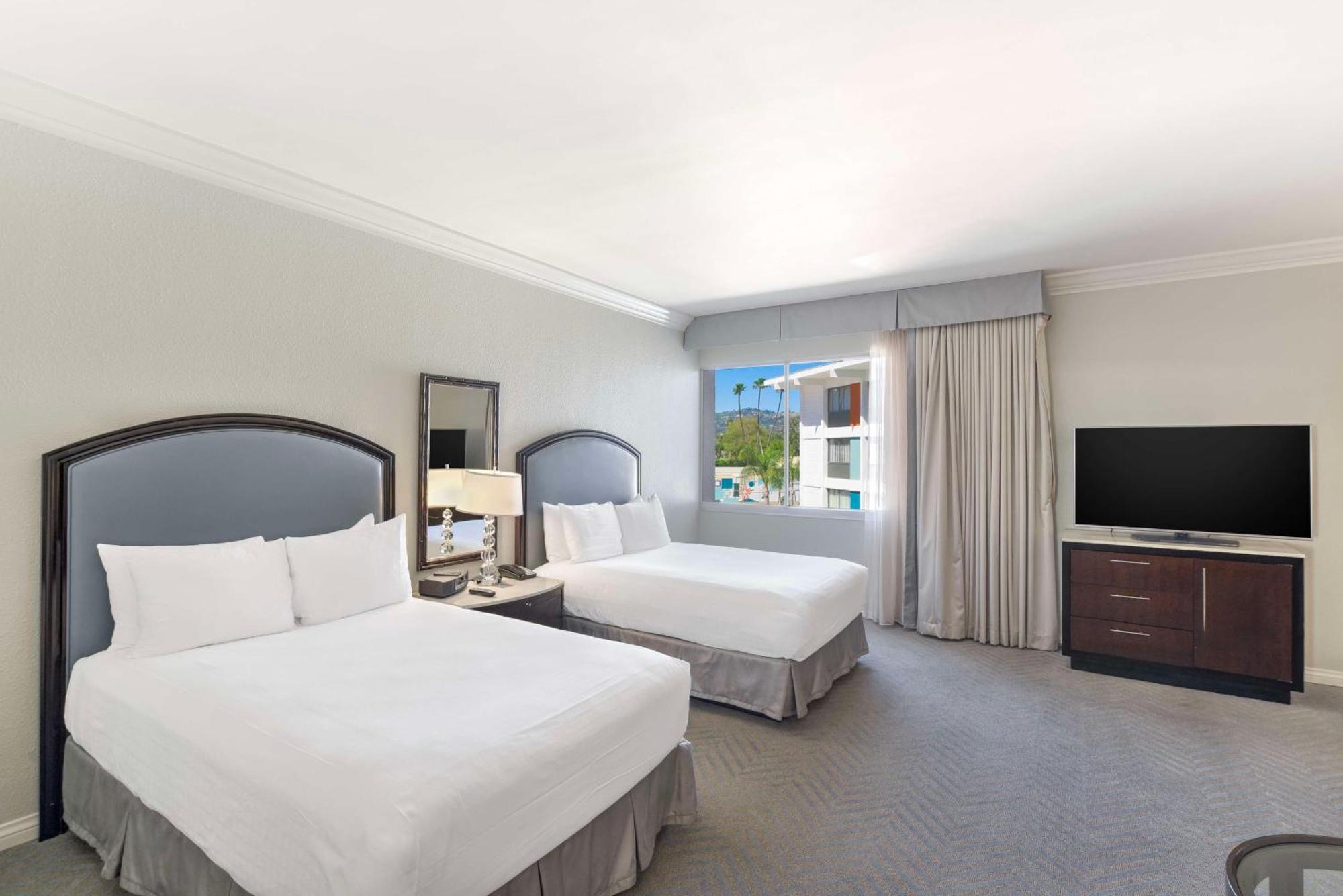The Beverly Hilton Los Angeles Buitenkant foto